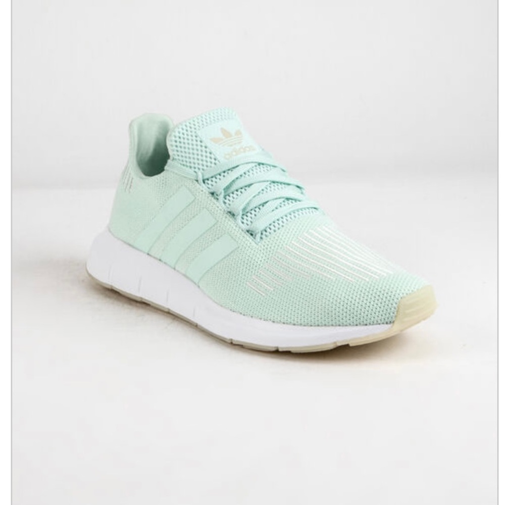 Adidas Swift Run Womens Size 7 Ice Mint/Off White